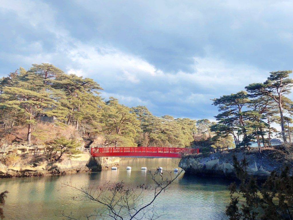 「冬季款待，走吧日本！」海鮮睡魔超驚豔，海灣散步泡溫泉！